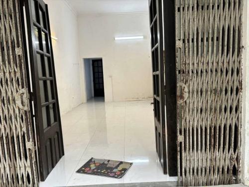 Nhà 5 tầng, mặt tiền rộng 5m, Định Công - Hoàn hảo cho kinh doanh